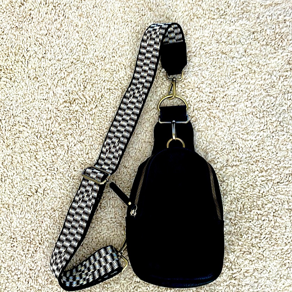 BLACK ANTHROPOLOGY CROSS BODY